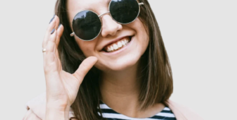 Women with round sunglasses on